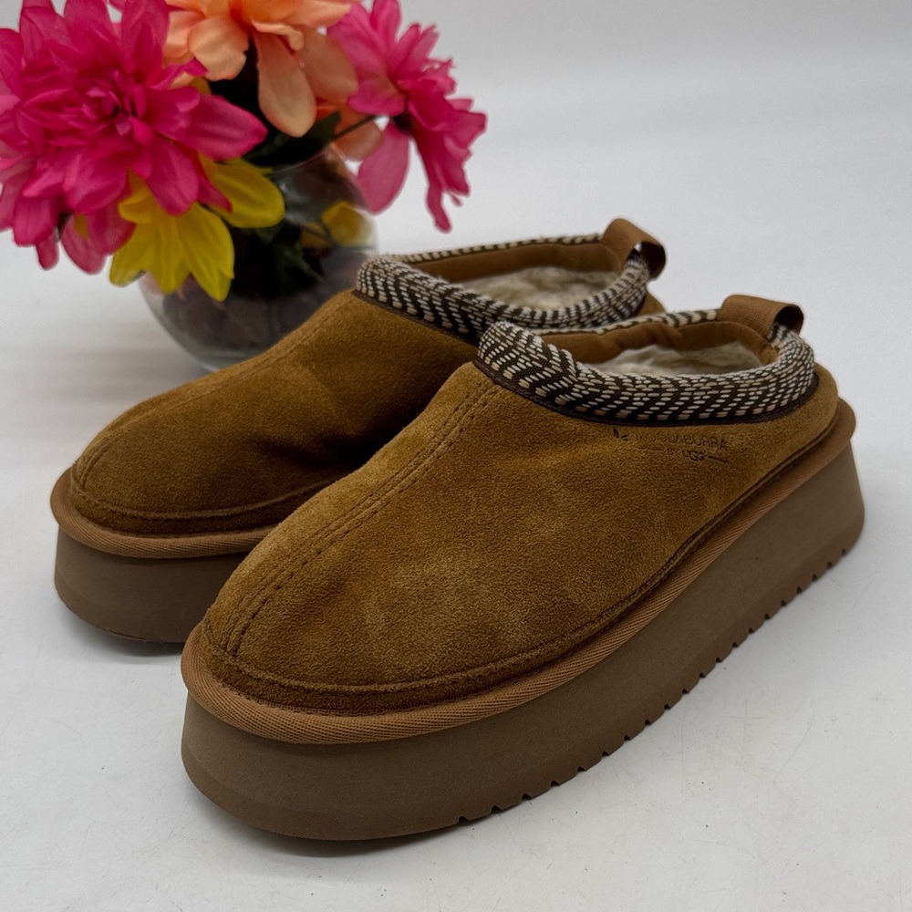 Koolaburra Chestnut Suede Platform Slip-On Clogs with Patterned Collar Size 6